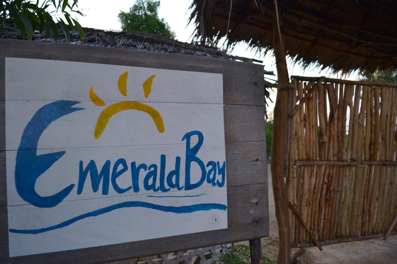 Emerald Bay Resort Kizungu Bagian luar foto